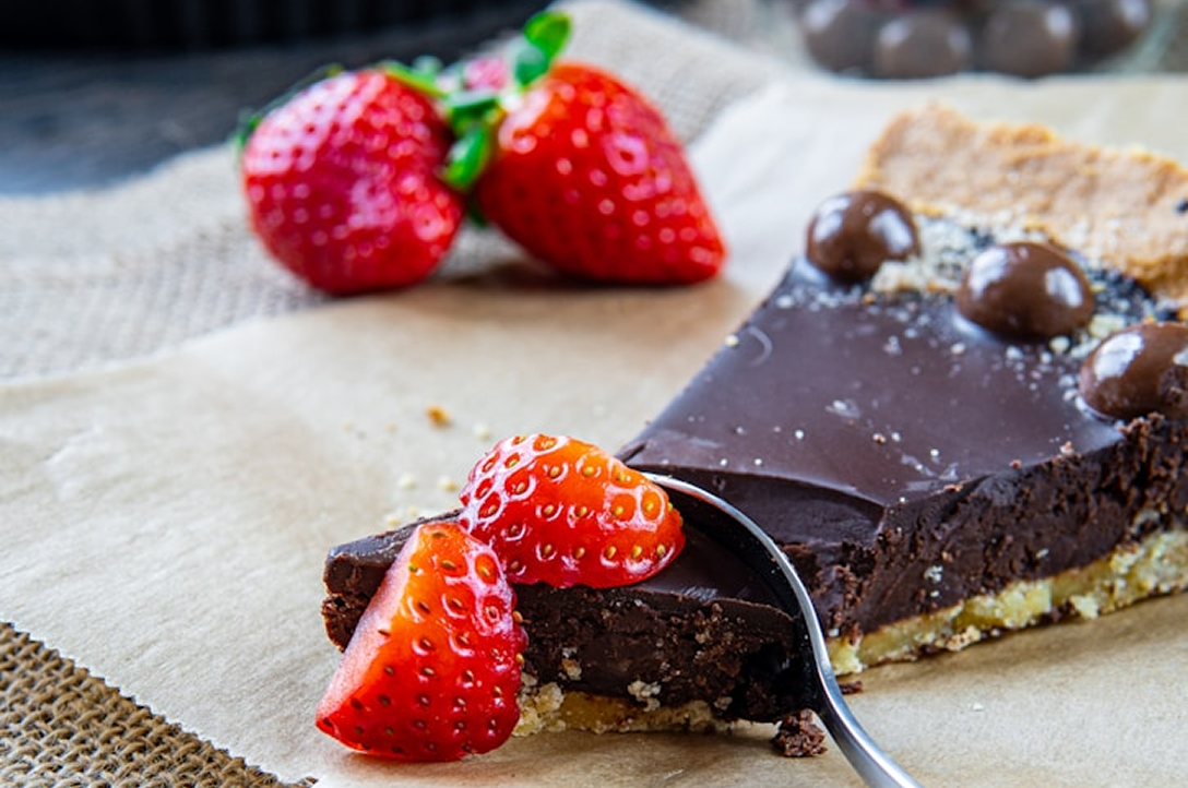 vegan cake bakery strawberry cake